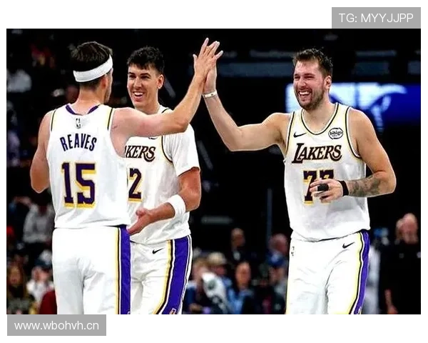 东契奇三双领衔湖人力克鹈鹕豪取三连胜